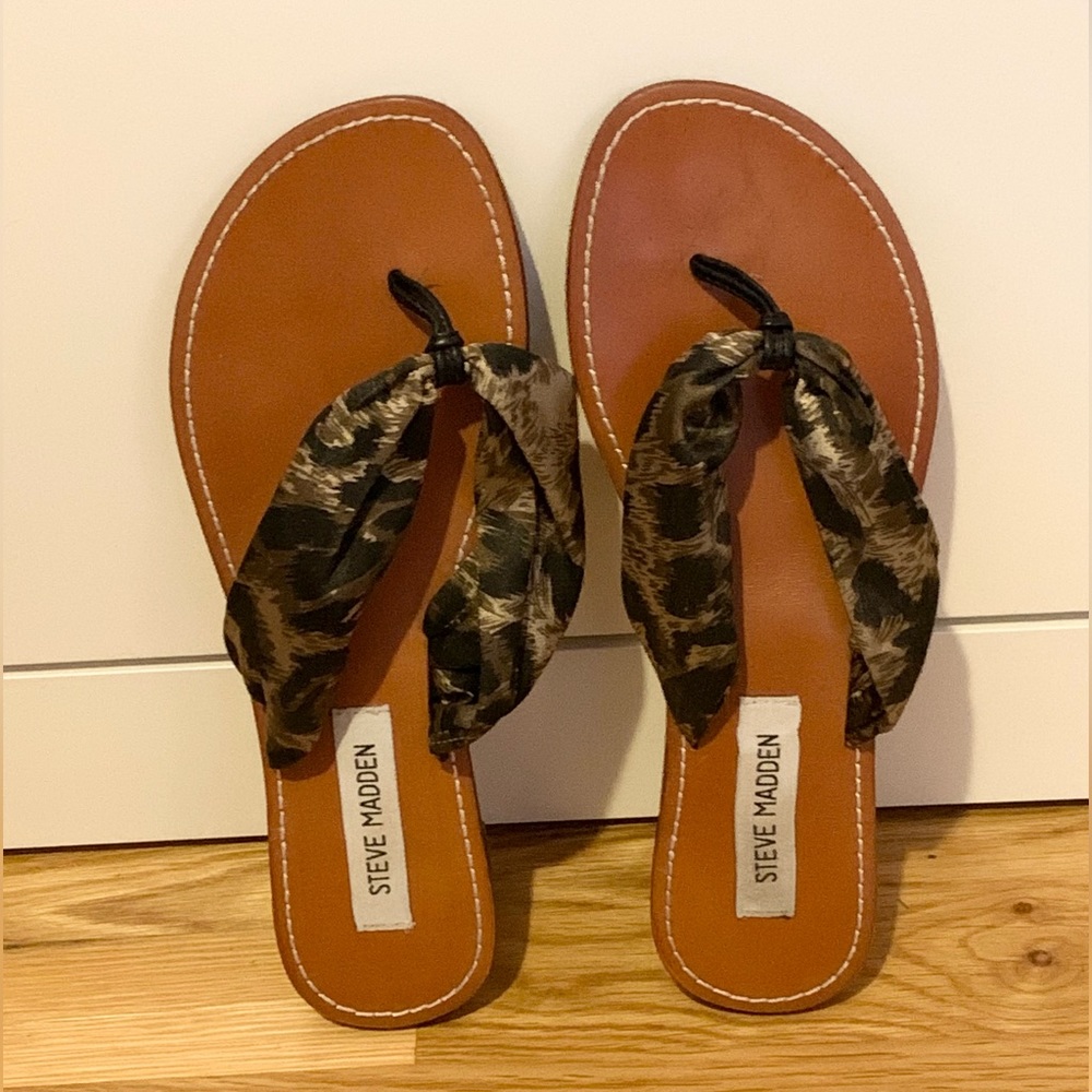 Steve Madden Leopard sandals Size 8